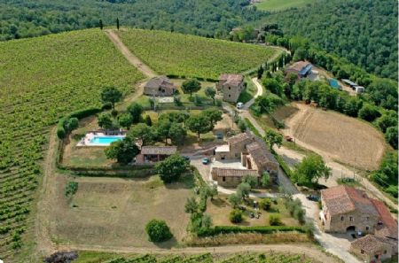 Vendita Casale/Rustico CHIANTI (COMUNE DI CASTELNUOVO BERARDENGA). Proprietà situata nel cuore del Chianti, in un contesto...